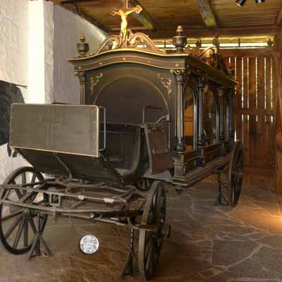 über 400 Jahre alte Pfarrscheune mit Ausstellung